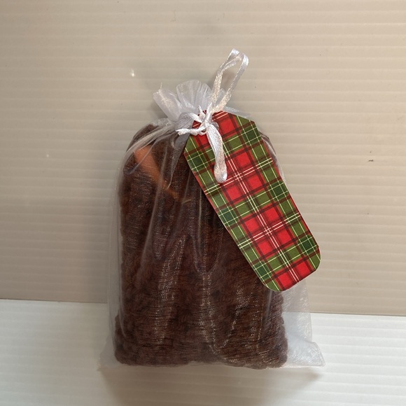 CASTELBEL Limited Edition Gingerbread Man Fragrance Bath Bar Washcloth Gift Set - Picture 7 of 8